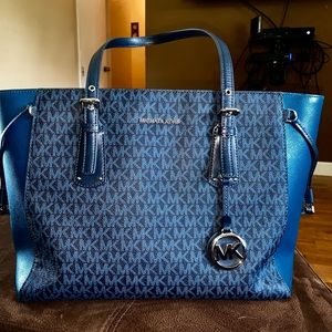 Michael Kors Voyager Tote